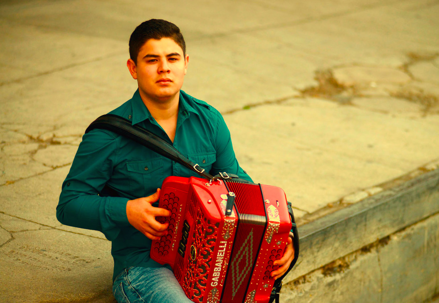 Alfredo Olivas Se Emociona En Jalisco Vida Latina