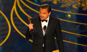 Leo Dicaprio con su Oscar.