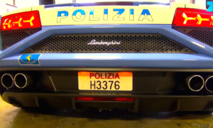 Policías en Lamborghini