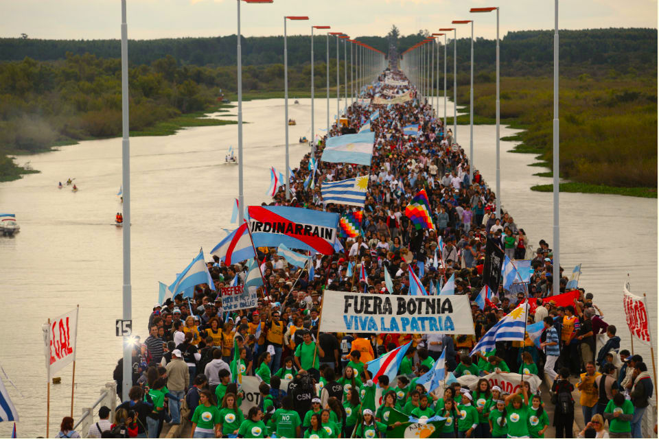 Manifestaciones de uruguayos y argentinos