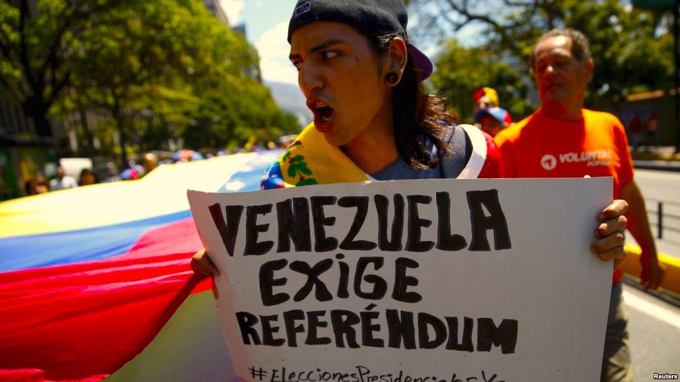 Venezolanos en la calle