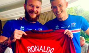 Gunnarson y camiseta de Ronaldo.