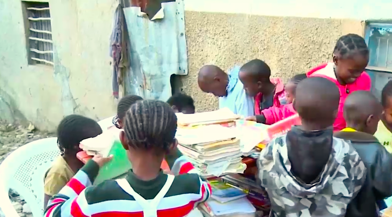 BIBLIOTECA MAS PEQUE DE AFRICA