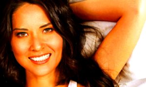 OLIVIA MUNN 300x180 - Olivia: Superwag