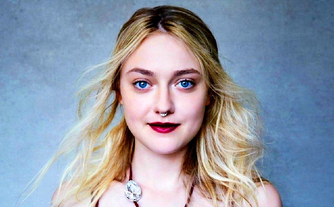 dakota fanning - Lava La 'Ropa Sucia' En Casa