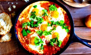 shashuka 300x180 - Shakshuka Árabe