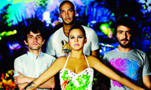 BOMBAESTEREO 300x180 - Bomba Estéreo ¡KO!