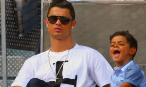 Cristiano y su hijo 300x180 - La Verdad Sobre El Hijo De Cristiano