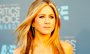 JENNIFER ANISTON 300x180 - Jennifer y Su Navidad