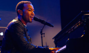 JOHN LEGEND 300x180 - Legend: Kanye Fue Un Tonto Útil