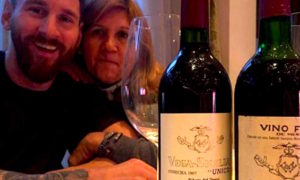 messi vega sicilia 300x180 - Messi Bebe El Mejor Vino Del Mundo