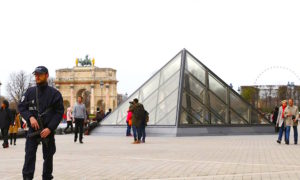 ATAQUE LOUVRE 300x180 - Ataque Terrorista Al Louvre