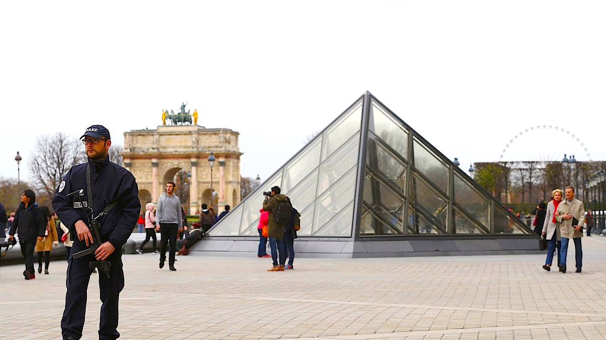 ATAQUE LOUVRE - Ataque Terrorista Al Louvre