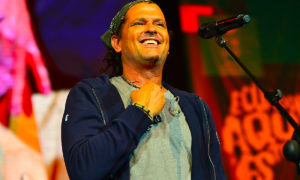 CARLOS VIVES 300x180 - Vives ¡De Gira!