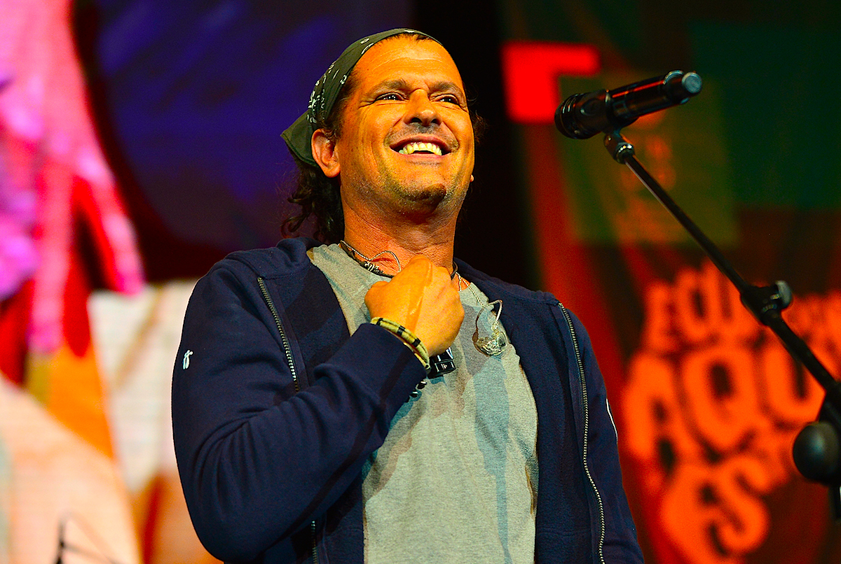 CARLOS VIVES - Vives ¡De Gira!