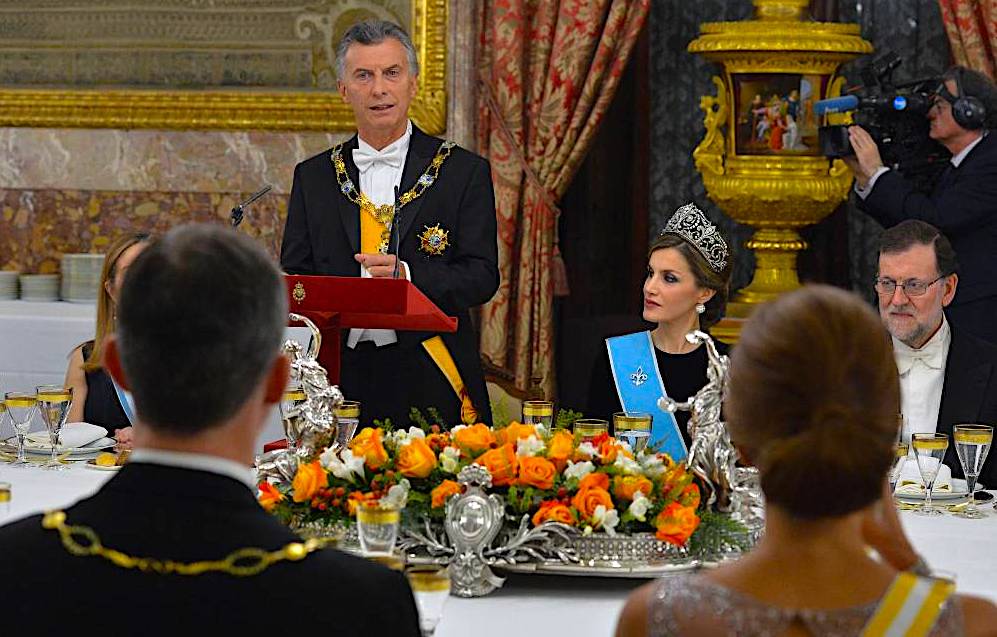 MACRI ESPA˜NA - Macri A Cuerpo De Rey