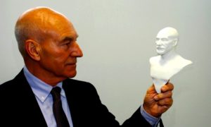 stewart 300x180 - Patrick Stewart: Nuevo Amor