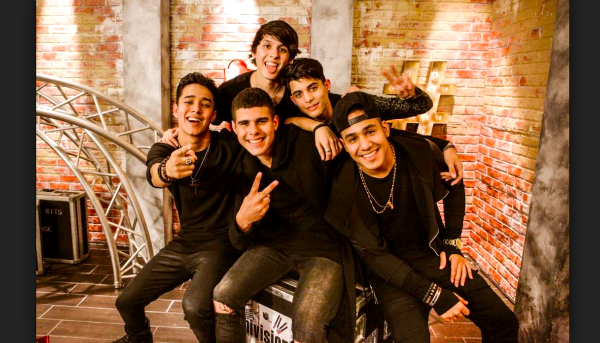 CNCO MAS ALLA - CNCO... ¡Van Más Allá!