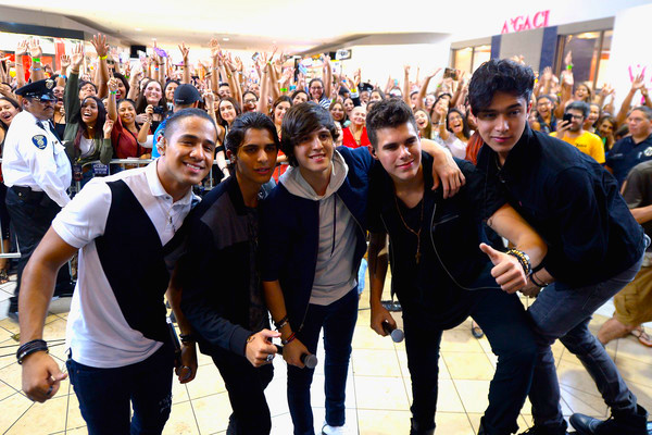 CNCOMeetGreetFansMiamiInternationalMallDh2SZakhdqDl - CNCO ¡En Puerto Rico!