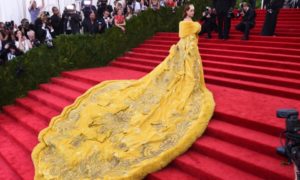 Photos The Met Gala red carpe 300x180 - Gala Met: ¡Lo Mejor y Lo Peor!