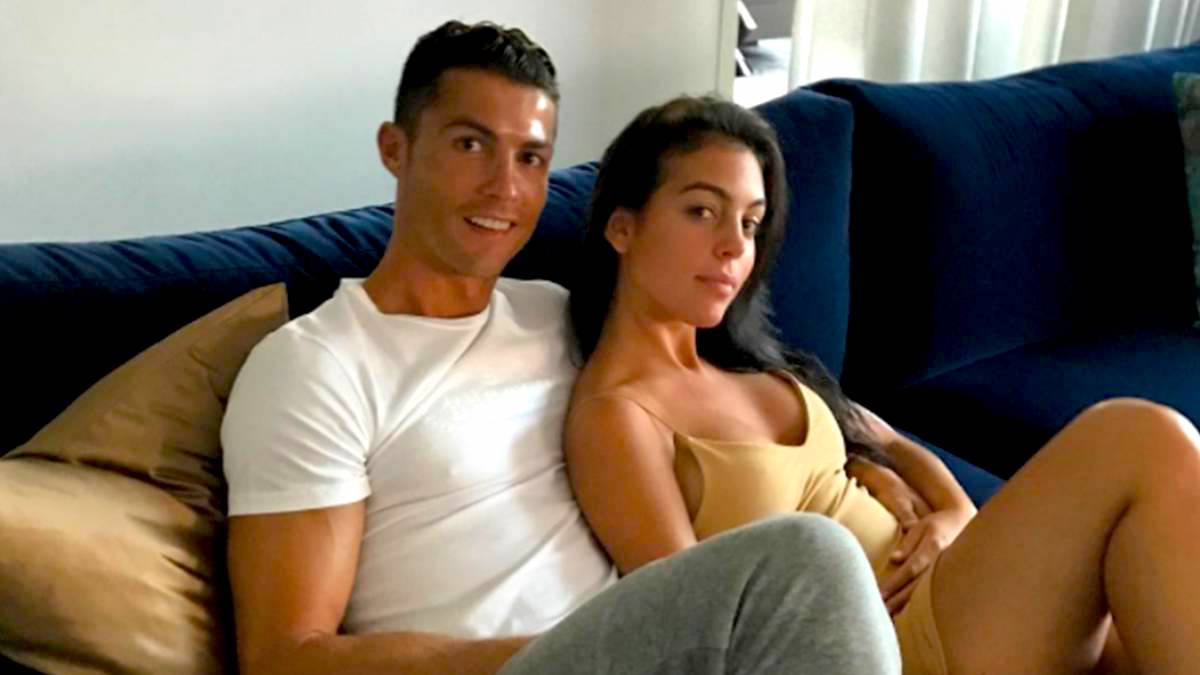 RONALDO Y GEORGINA - ¿Está Cristiano Esperando Su Primer Hijo Con Georgina?