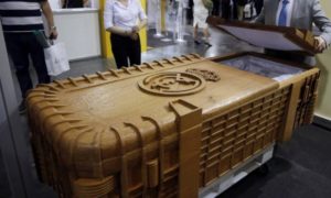 ataud del real 300x180 - Madridistas Hasta La Muerte: Tumbas Como El Bernabéu