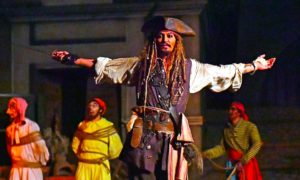 johnny depp1 300x180 - Depp Sorprende en Disneyland