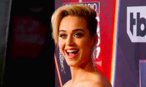 katy perry nuevo corte cabello 300x180 - Katy ¡Políticamente Incorrecta!