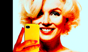 marilyn en selfie 2 300x180 - Selfies, Selfies, Selfies...