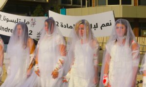 mujeres protestan contra ley que perdona violador noticiasdelfin 300x180 - Así Se Castiga La Violación En Líbano y Medio Oriente