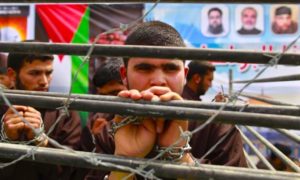palestinos 300x180 - ¿Por Qué Los Palestinos Están Bebiendo Agua Con Sal?