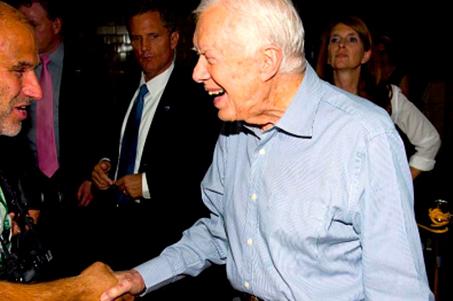 jimmy carter getty1 914x607 - Jimmy Carter Saluda a Todos En Vuelo Comercial
