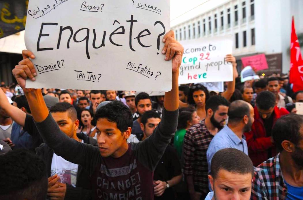 la muerte de un vendedor ambulante desata protestas contra el regimen de marruecos - Un Arresto y Una Muerte Indignan a Marruecos