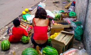 INDONESIA COMIDA 300x180 - Así Reciclan Comida En Indonesia, Un País Derrochador