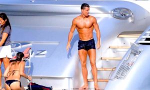 cristiano vacas 300x180 - Tanta Pataleta Por Gusto: Cristiano No Se Va Del Madrid