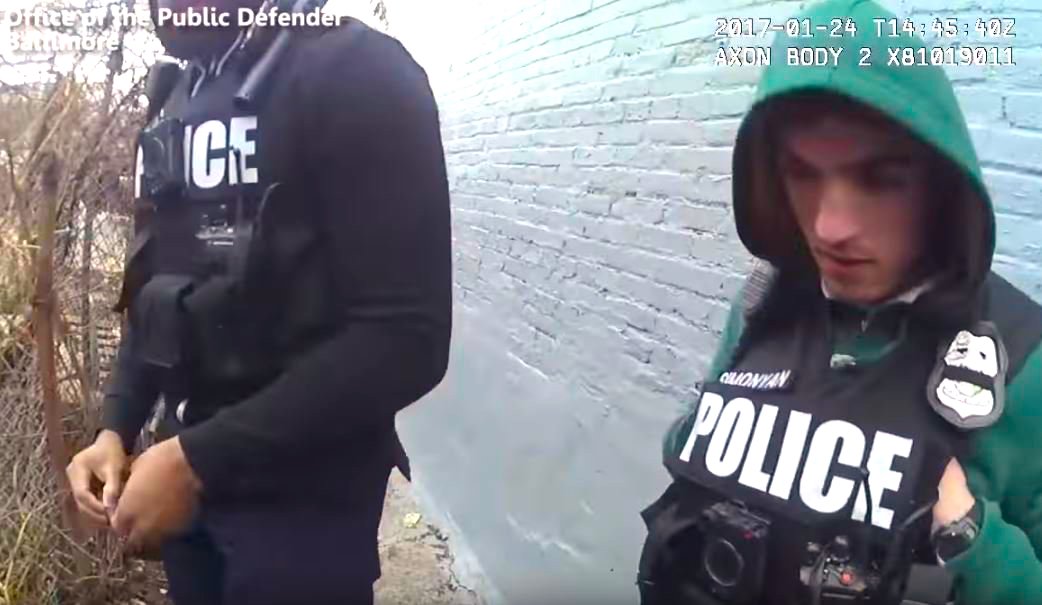 droga - Policía Se Graba A Sí Mismo Colocando Droga