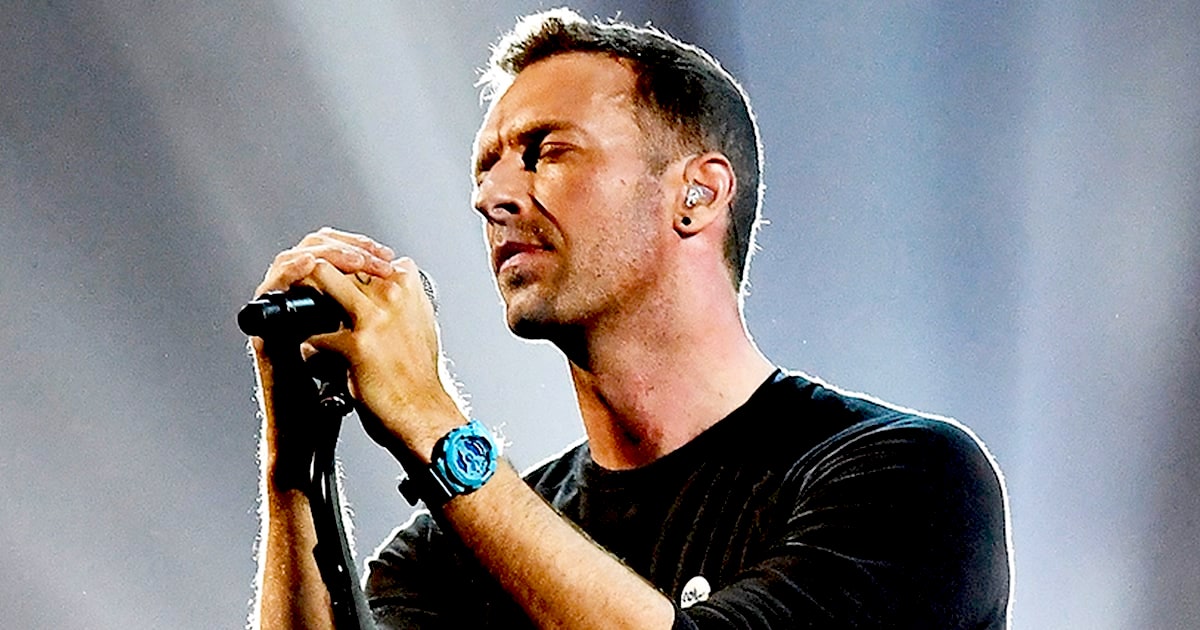 martin - Chris Martin Sube A Fan En Silla De Ruedas