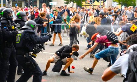 merkel responde 450x270 - Merkel Responde a Los Manifestantes Del G20