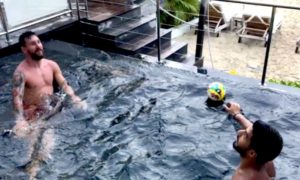 messi y suarez 300x180 - La Luna De Miel De Messi: Jugando Cabecitas Con Suárez