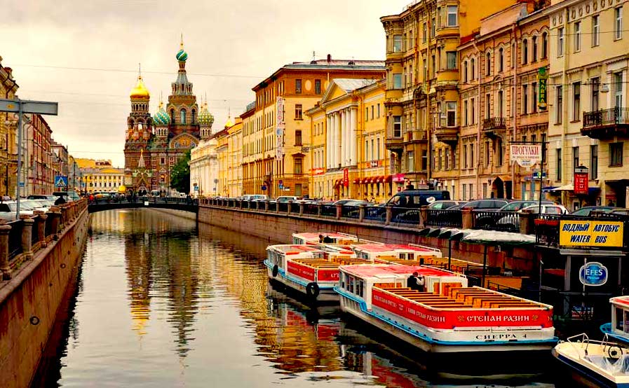 san petersburgo - Los Rusos Se Vacilan En Río De San Petesburgo