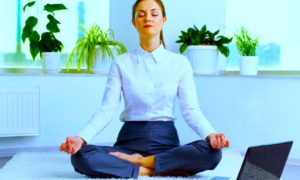 yoga en la oficina 1 300x180 - Yoga En La Oficina: La Espalda Baja