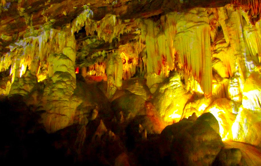 CUEVA PENES - ¿Conoces la 'Cueva de los Penes' en España?