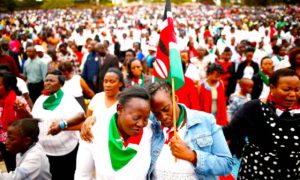 Funcionario electoral de Kenia asesinado en una escalada de violencia 300x180 - Violencia y Manipulación: Las Elecciones De Kenia