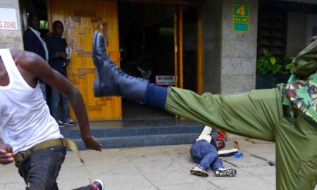 PATADA A KENIA 450x270 - Disputas Políticas Se Tornan Violentas En Kenia