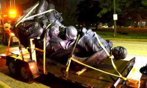 baltimore monumento 300x180 - ¿Destruir Monumentos Que Avergüenzan?