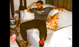 drake 300x180 - El Triste Guiño De Drake Para Rihanna