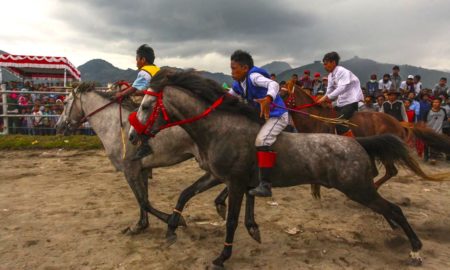 jockeys 450x270 - Los Pequeños Jockeys Explotados De Indonesia