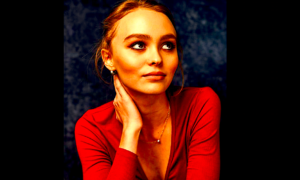 lily rose 300x180 - Lily-Rose Depp ¡Topless!