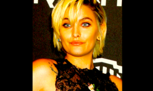 paris jackson 1 1000x600 1 300x180 - Paris Adolescente