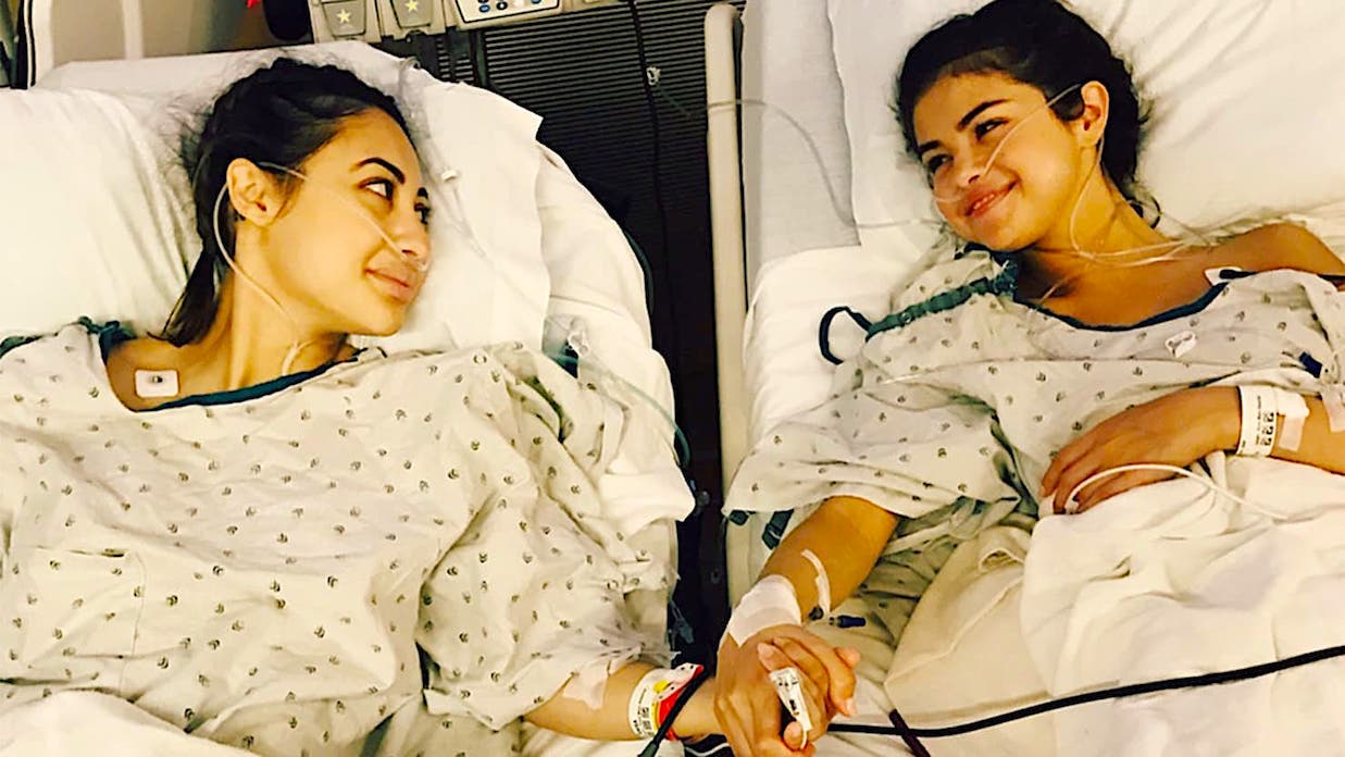 selena y raisa - Selena Revela Su Transplante De Riñón